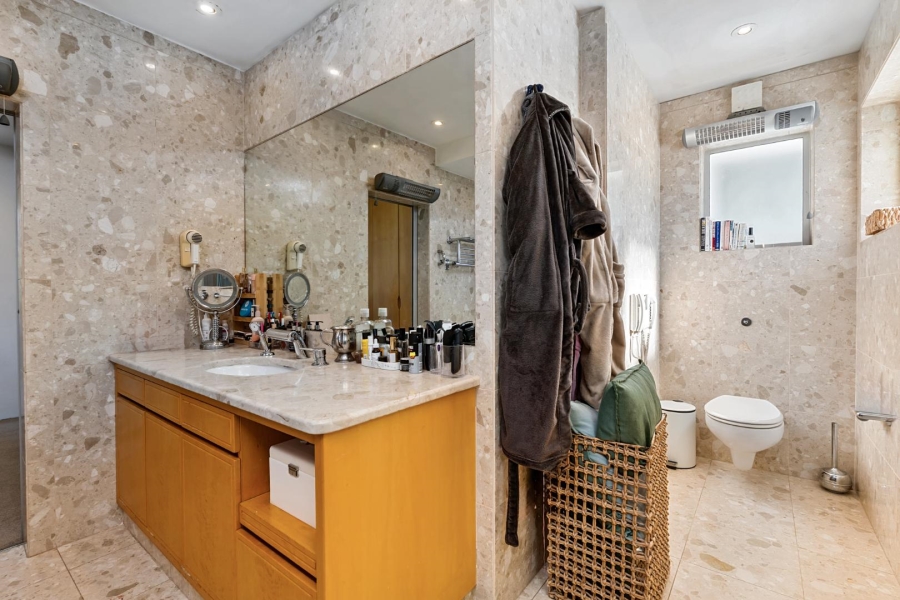 5 Bedroom Property for Sale in Fresnaye Western Cape